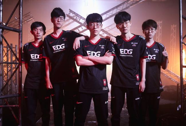 队史首冠后 队史首冠后