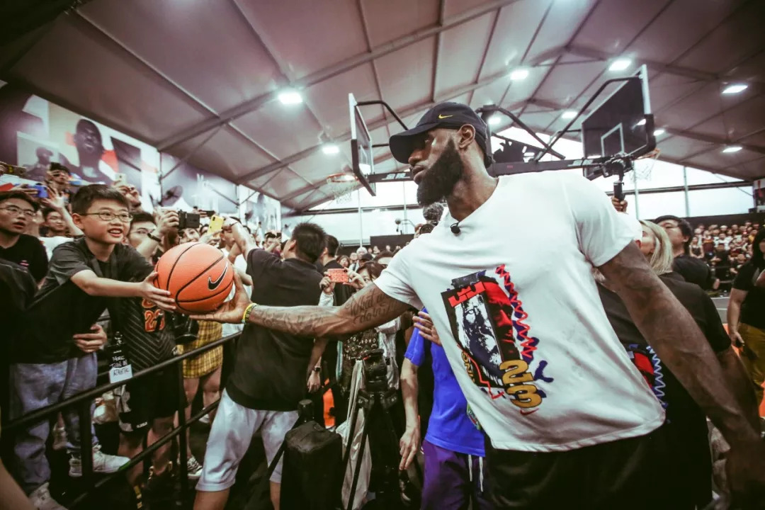 与中场的半 与中场的半